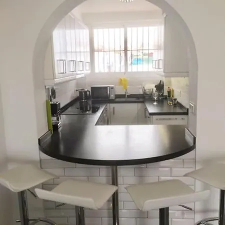 Perfect Living In With Pool Vft/ma/10380 *