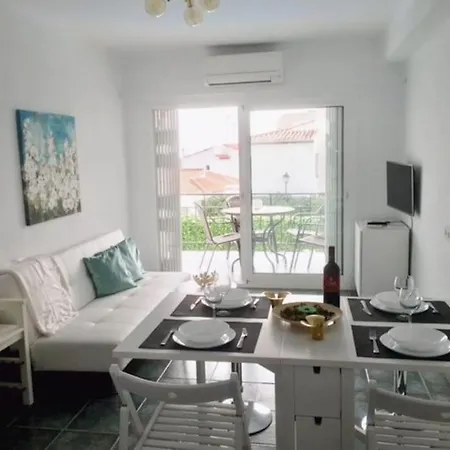 Apartment Perfect Living In With Pool Vft/ma/10380